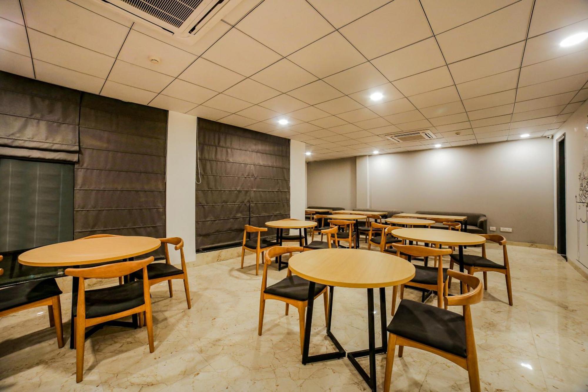 Hotel O Star Key Gurgaon Buitenkant foto
